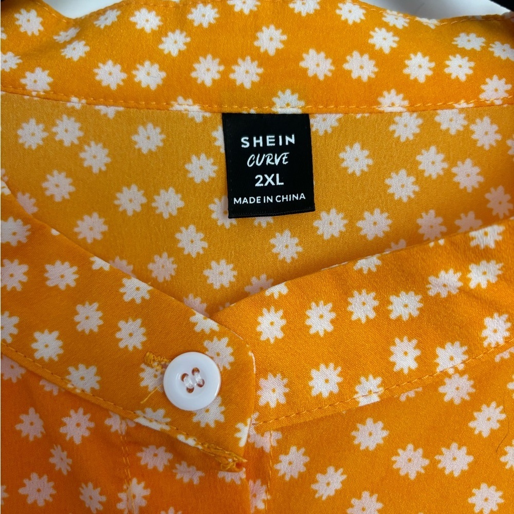 NWOT Vibrant Yellow Floral Button Down Blouse Size 2XL - Picture 3 of 4